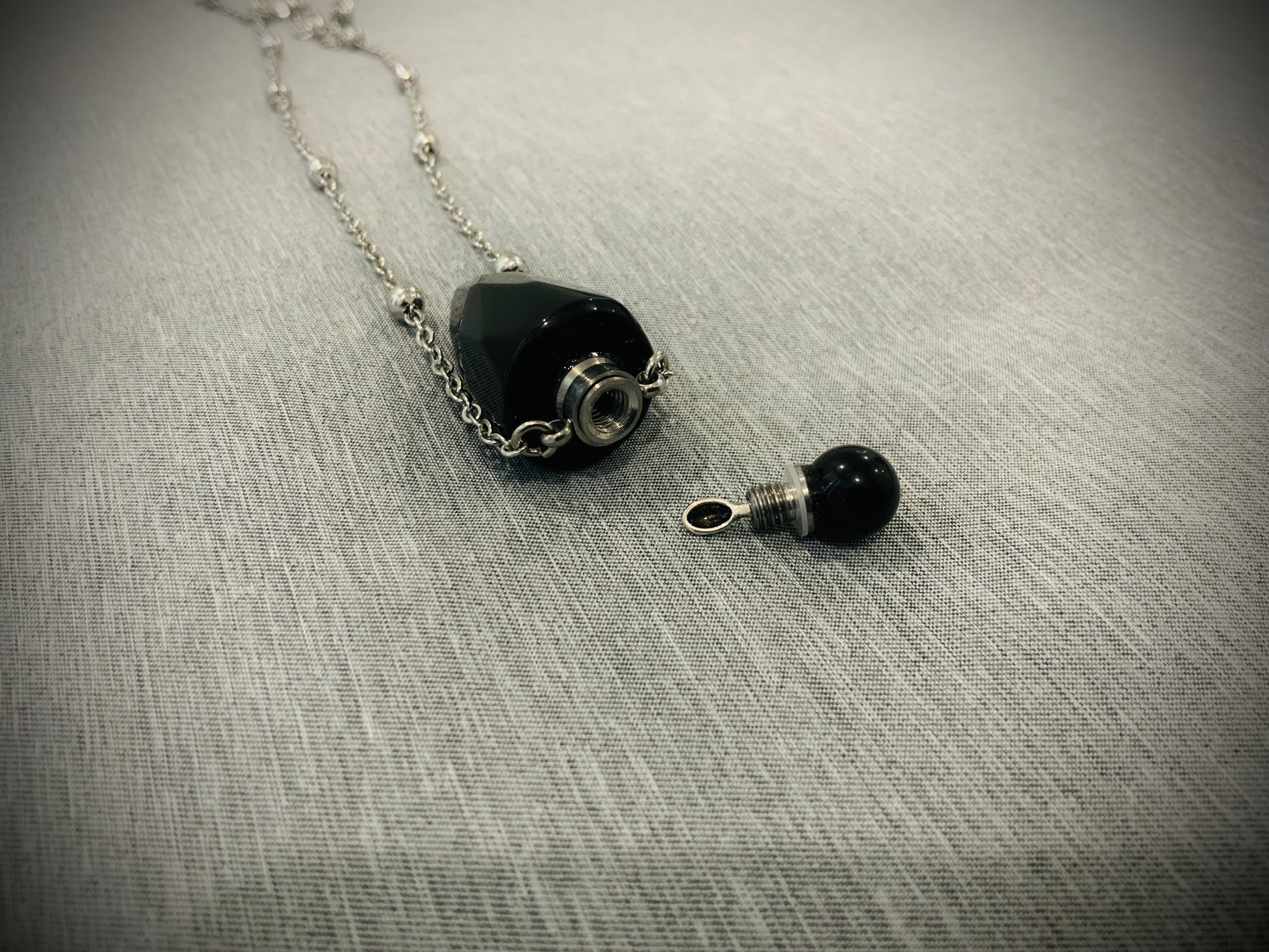 Crystal Onyx Gemstone Obsidian Hollow Stash Festival EDC Pendant faceted Bottle Necklace Secret Hidden Mini Spoon Ash essential Oil perfume Herbs Powder Sand Stones medicine Chakra Healing Spiritual Energy Higher Vibration Love Universe Law Attraction